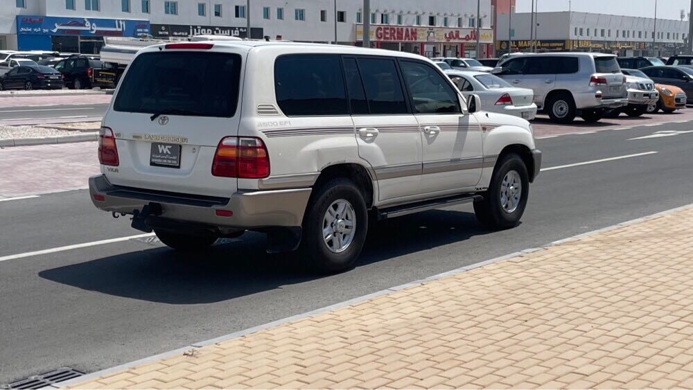 Car Image 1998 TOYOTA LAND CRUISER VX.R