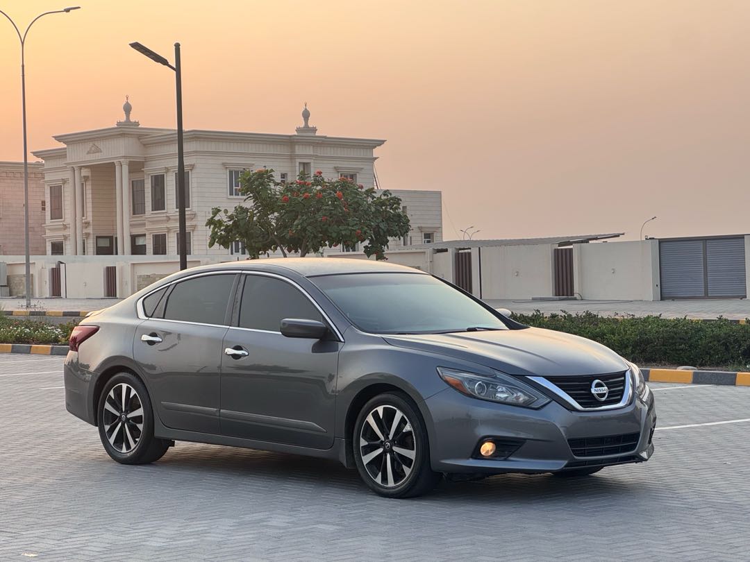 Car Image 2018 NISSAN ALTIMA SR