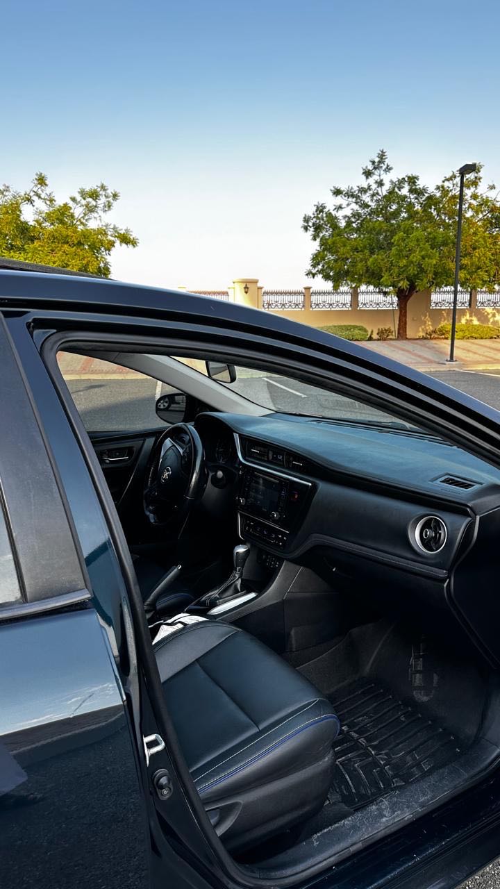 Car Image 2019 TOYOTA COROLLA XSE