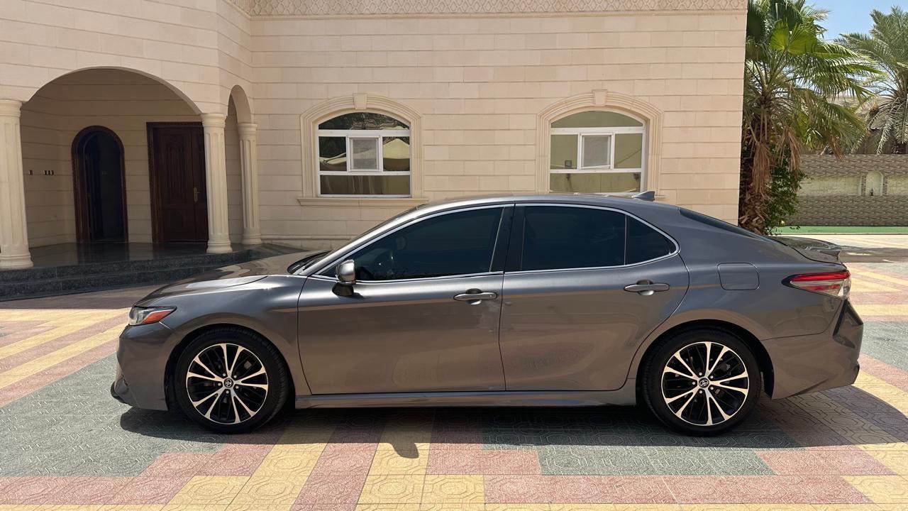 Car Image 2019 TOYOTA CAMRY SE