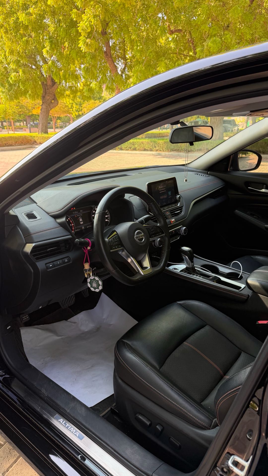 Car Image 2019 NISSAN ALTIMA SR