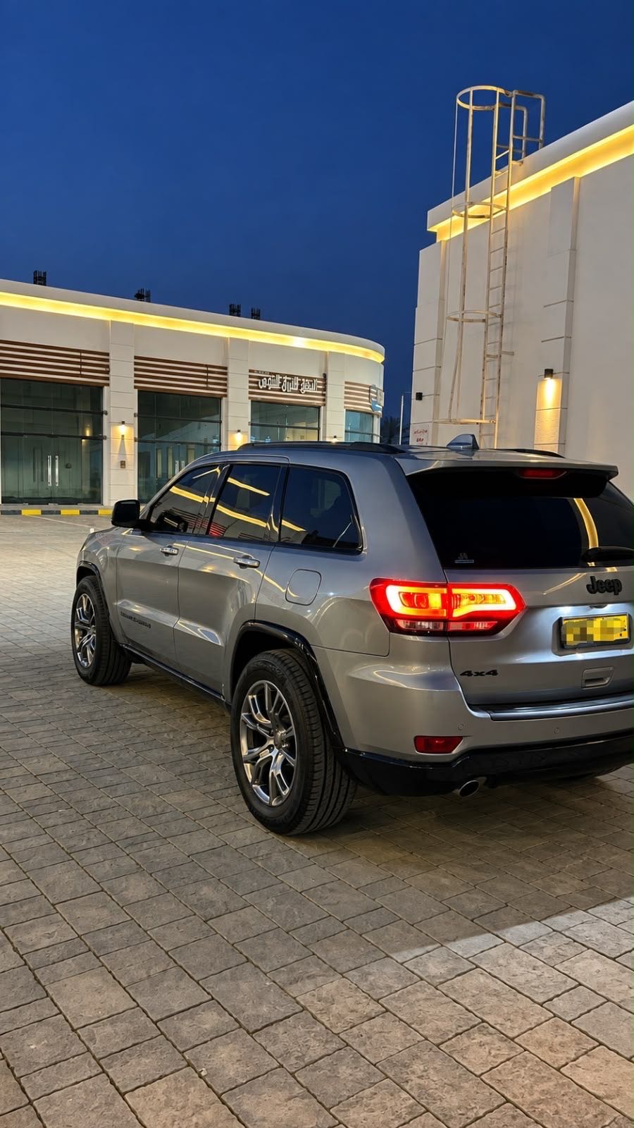 Car Image 2016 JEEP GRAND CHEROKEE LAREDO