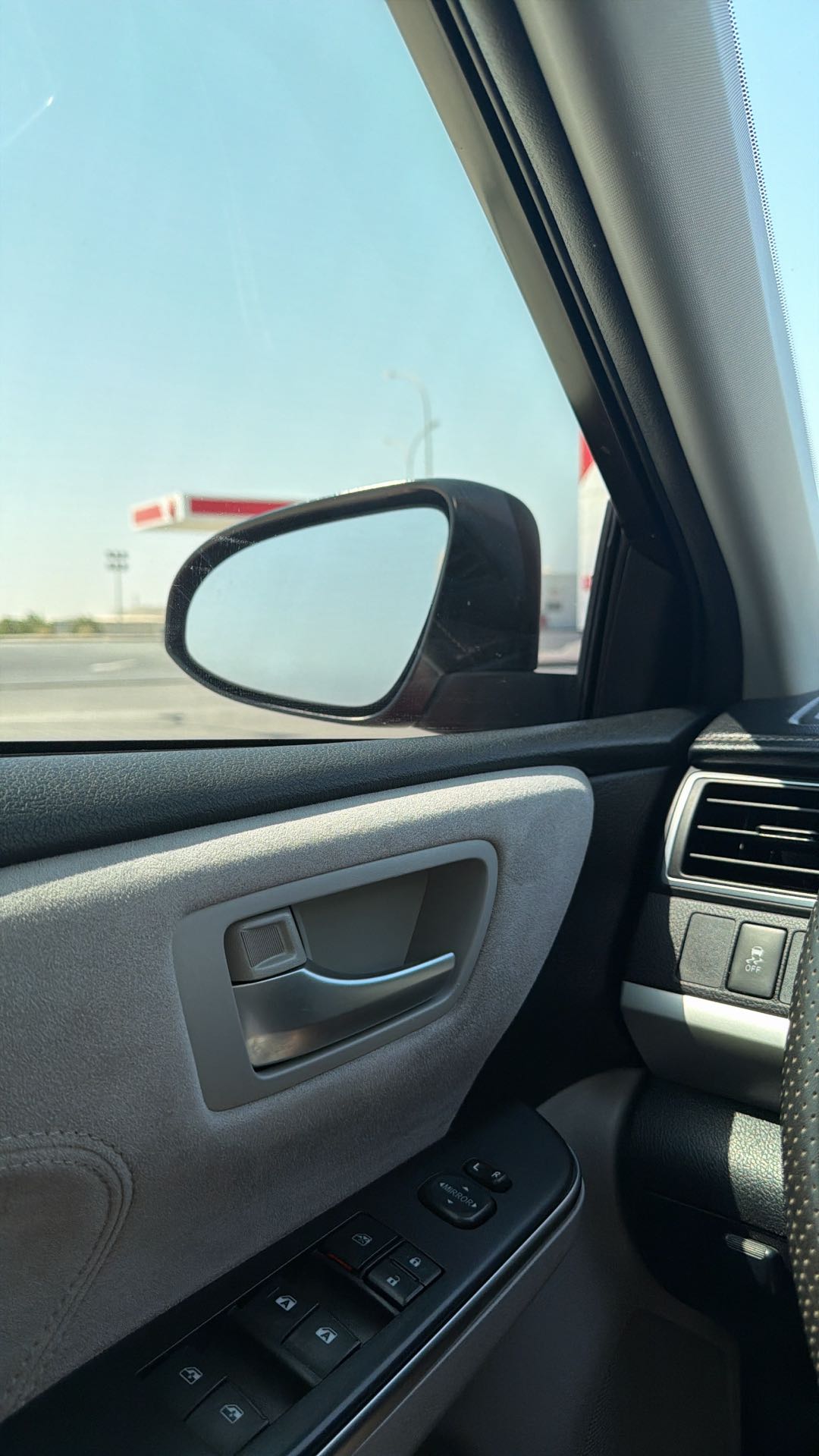 Car Image 2017 TOYOTA CAMRY XSE