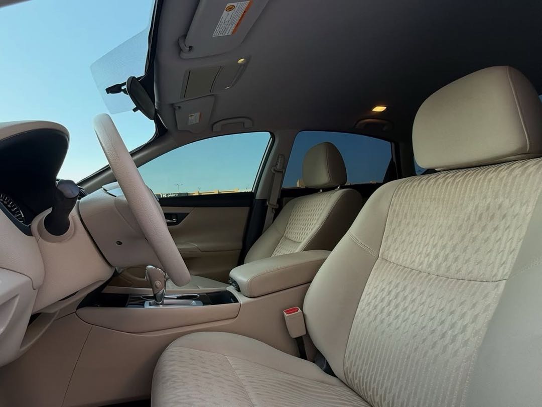 Car Image 2018 NISSAN ALTIMA SV