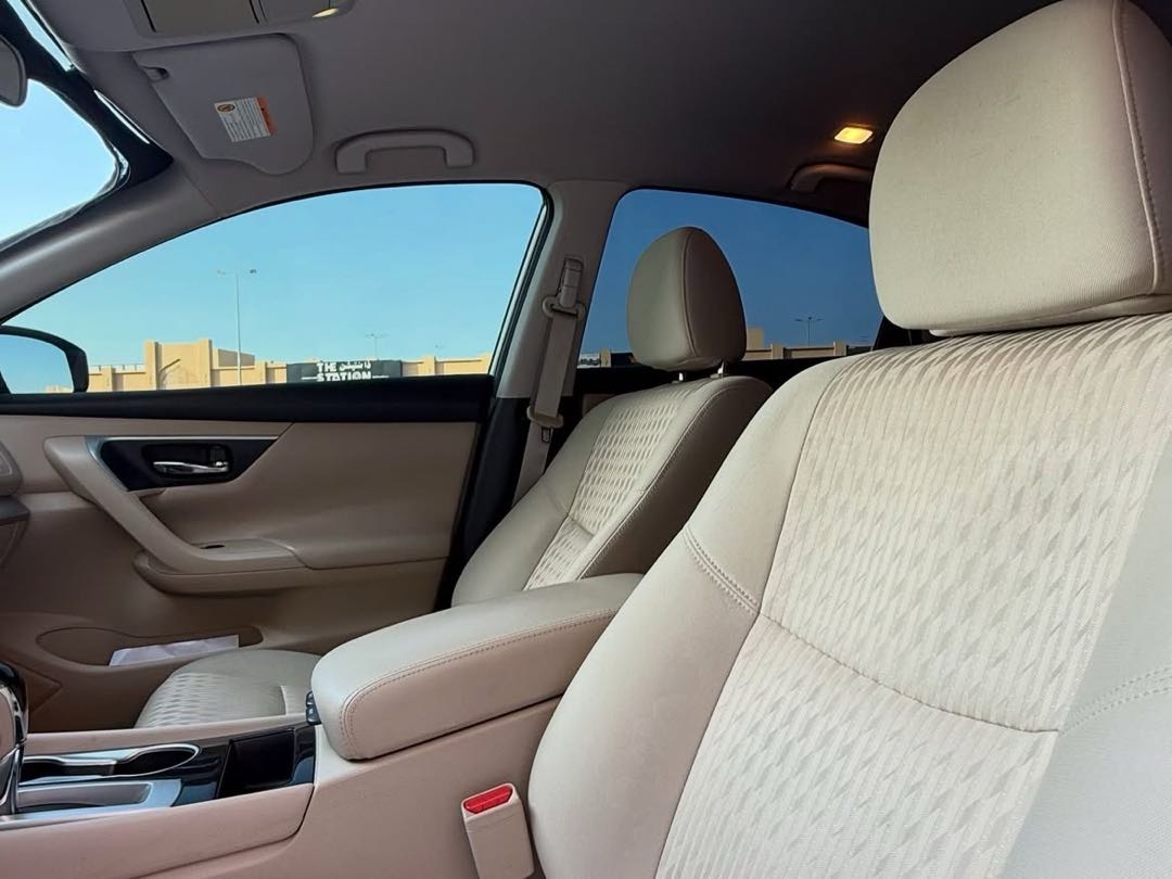 Car Image 2018 NISSAN ALTIMA SV