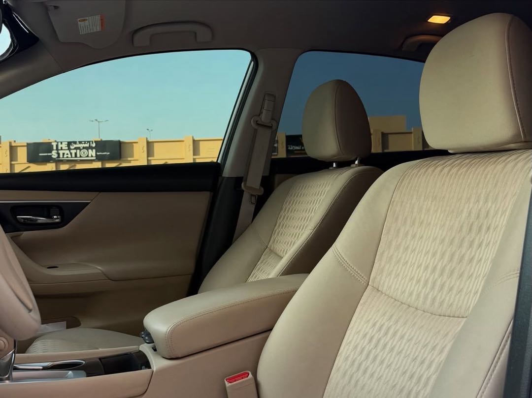 Car Image 2018 NISSAN ALTIMA SV