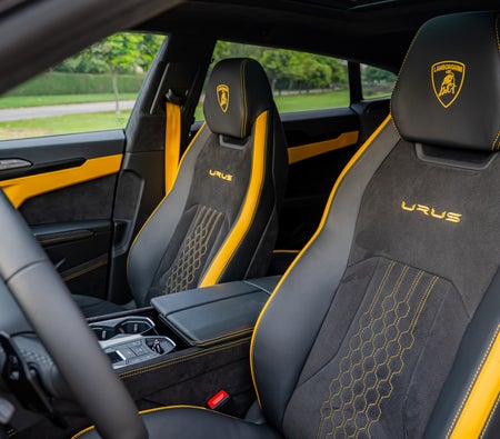 LAMBORGHINI URUS 2024