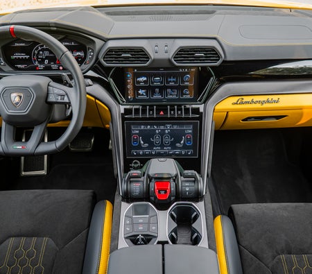 LAMBORGHINI URUS 2024