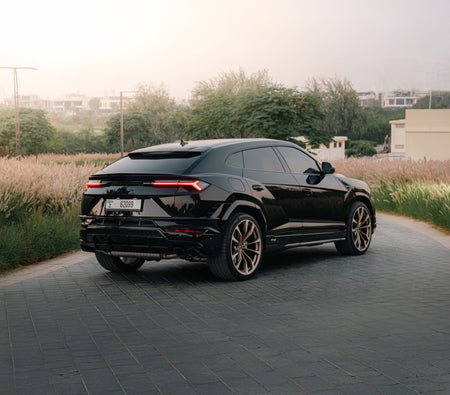 LAMBORGHINI URUS 2024