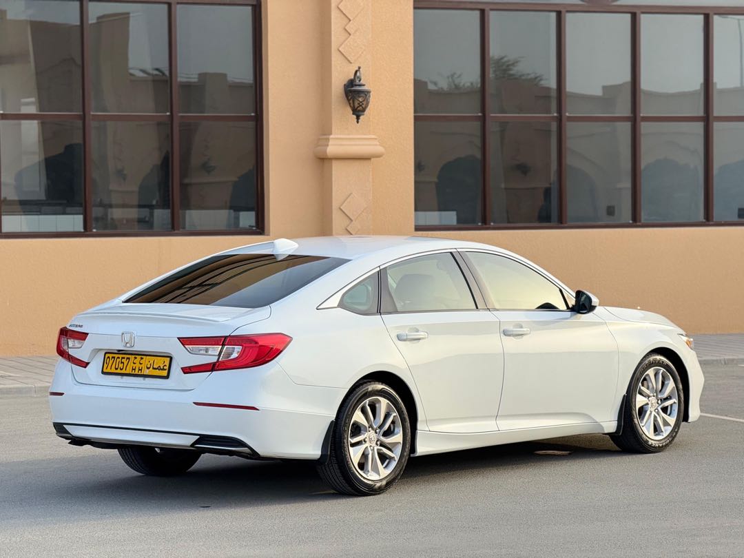 Car Image 2018 HONDA ACCORD LX