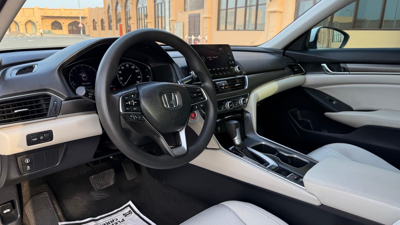 Car Image 2018 HONDA ACCORD LX