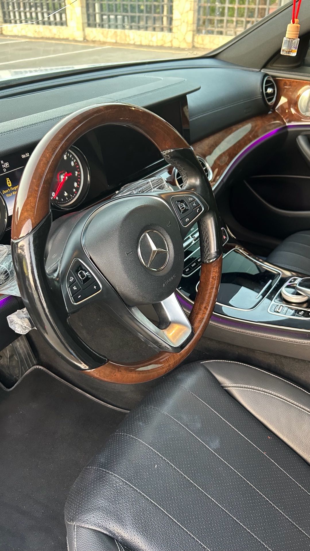 Car Image 2017 MERCEDES E Class 300
