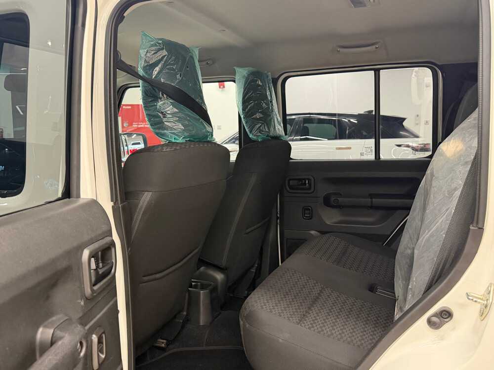 Car Image 2024 SUZUKI JIMNY 