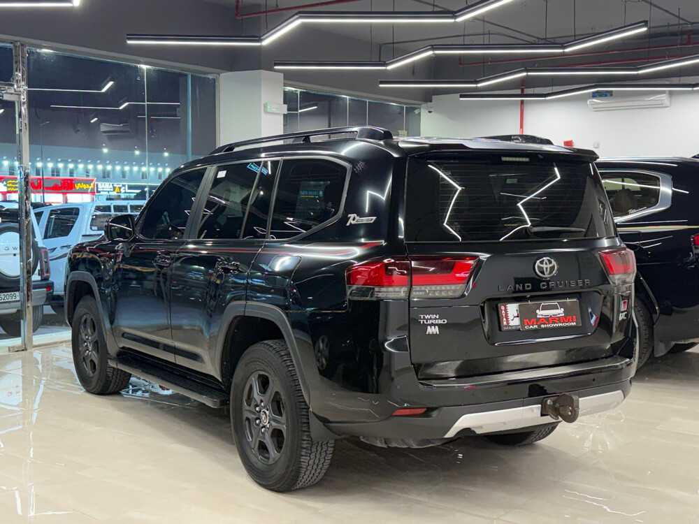 Car Image 2022 TOYOTA LAND CRUISER G.R