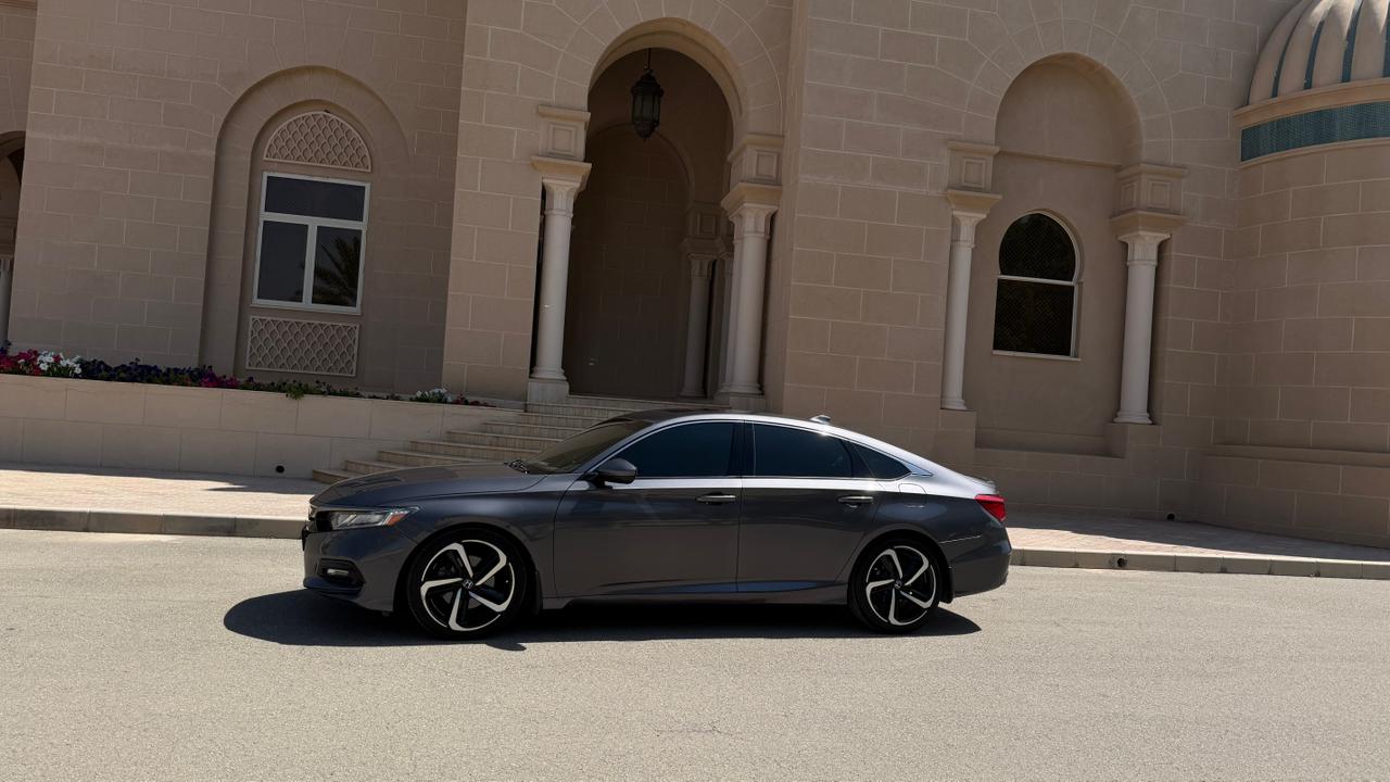 Car Image 2018 HONDA ACCORD LX