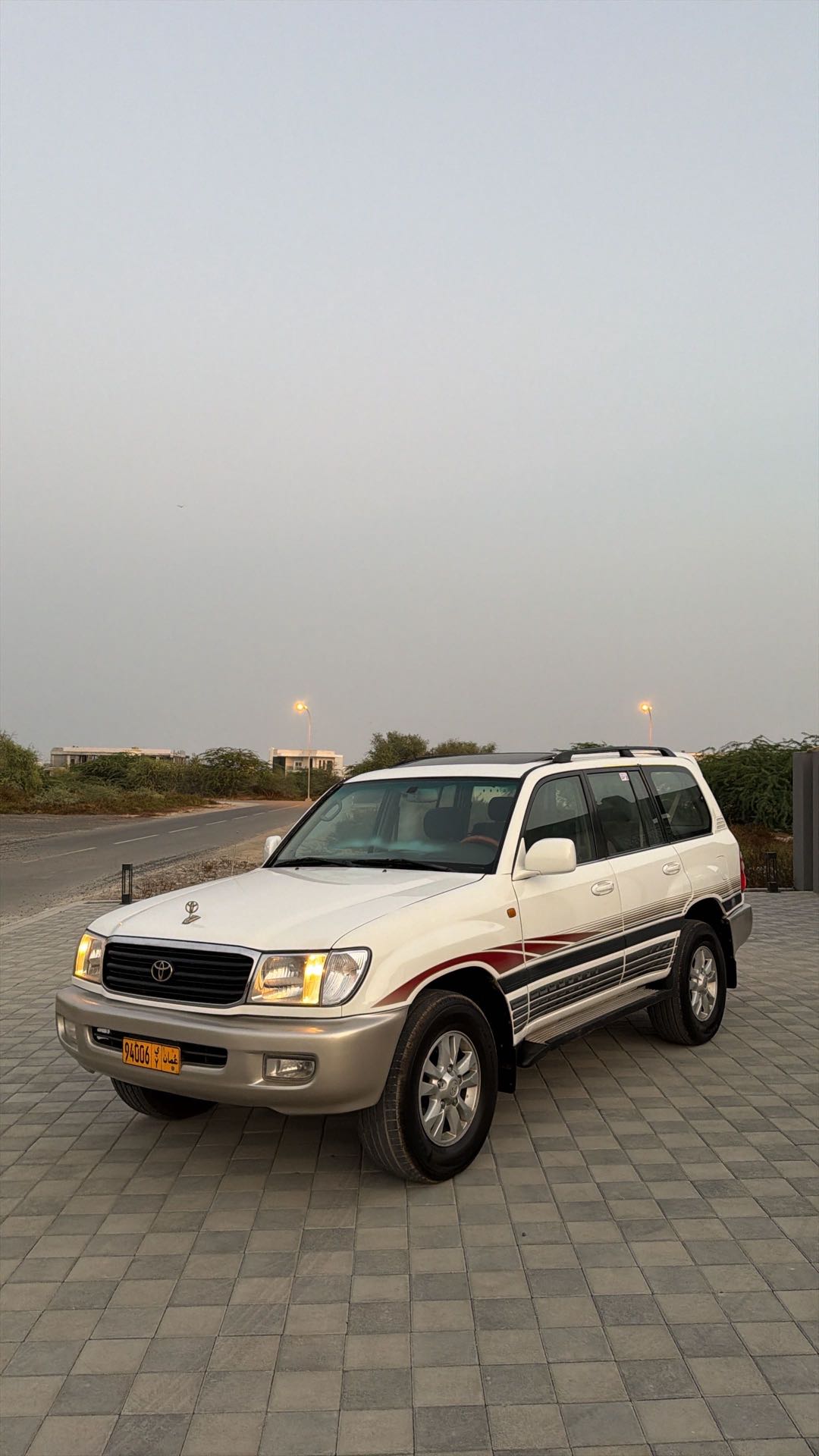 Car Image 2002 TOYOTA LAND CRUISER GX.R