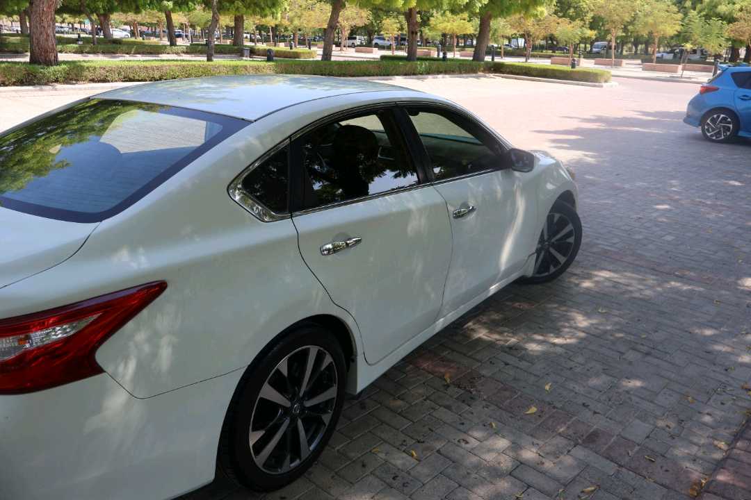 Car Image 2017 NISSAN ALTIMA SR