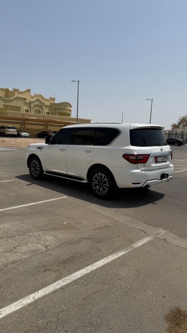 Car Image 2014 NISSAN PATROL LE