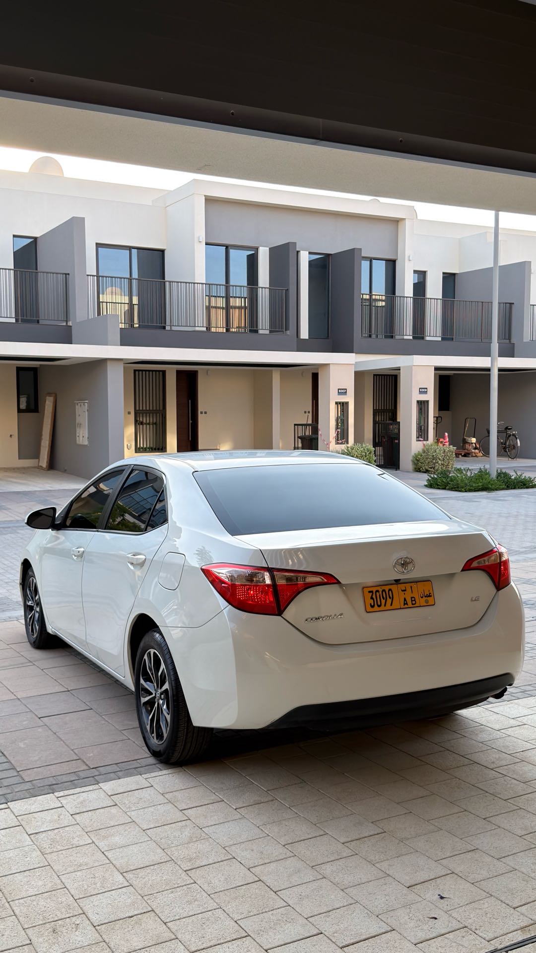 Car Image 2017 TOYOTA COROLLA LE