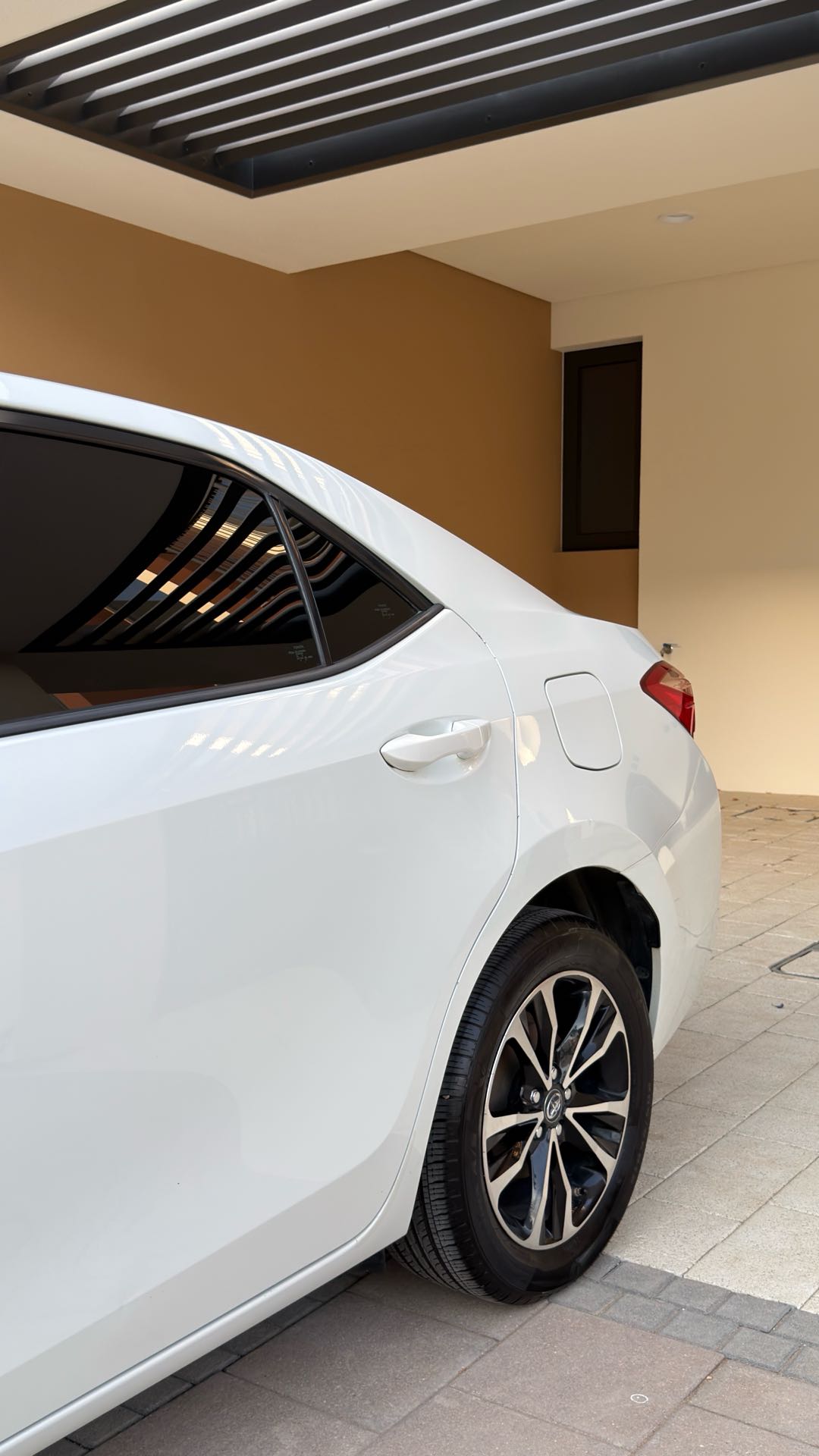 Car Image 2017 TOYOTA COROLLA LE