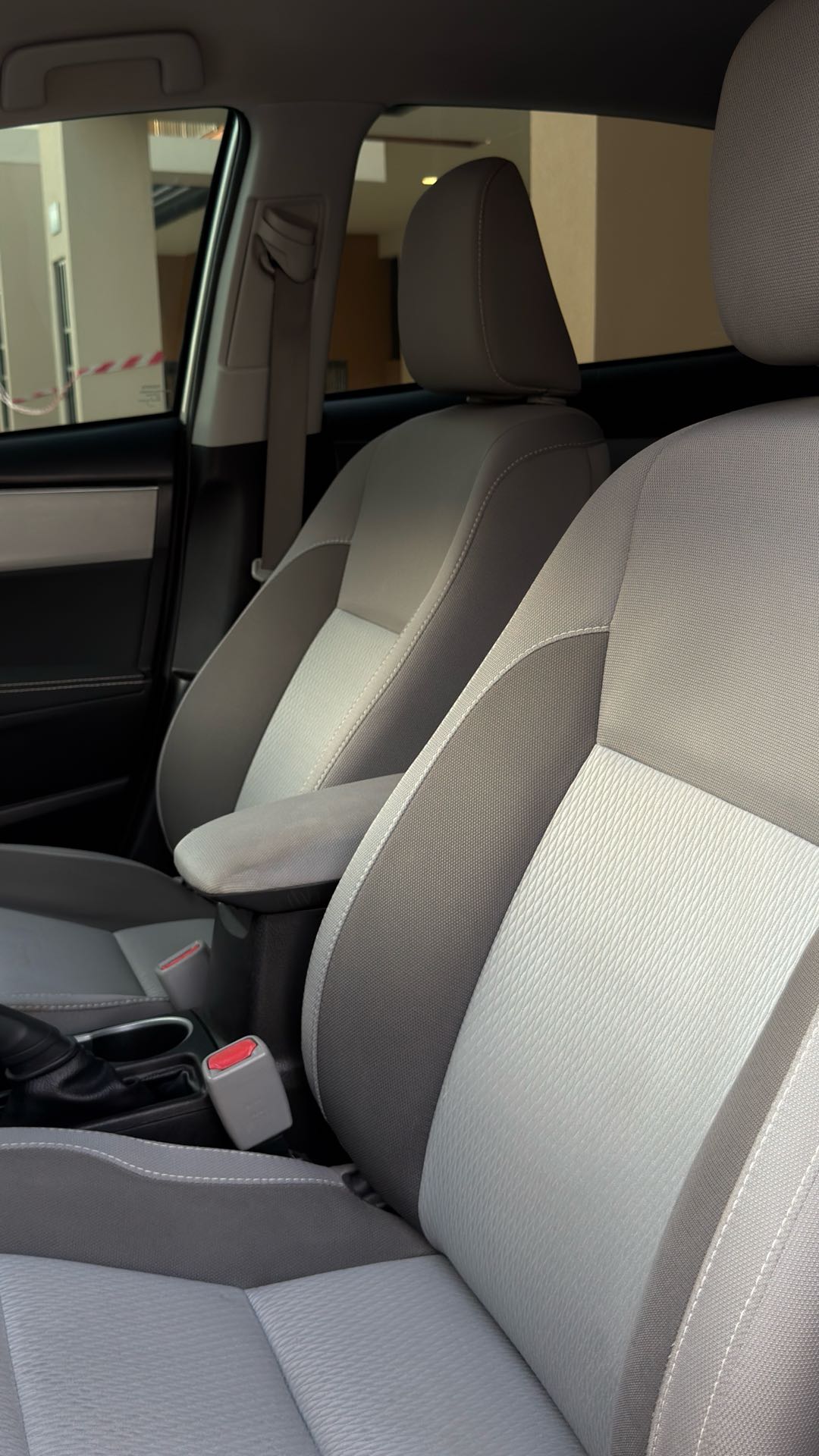 Car Image 2017 TOYOTA COROLLA LE