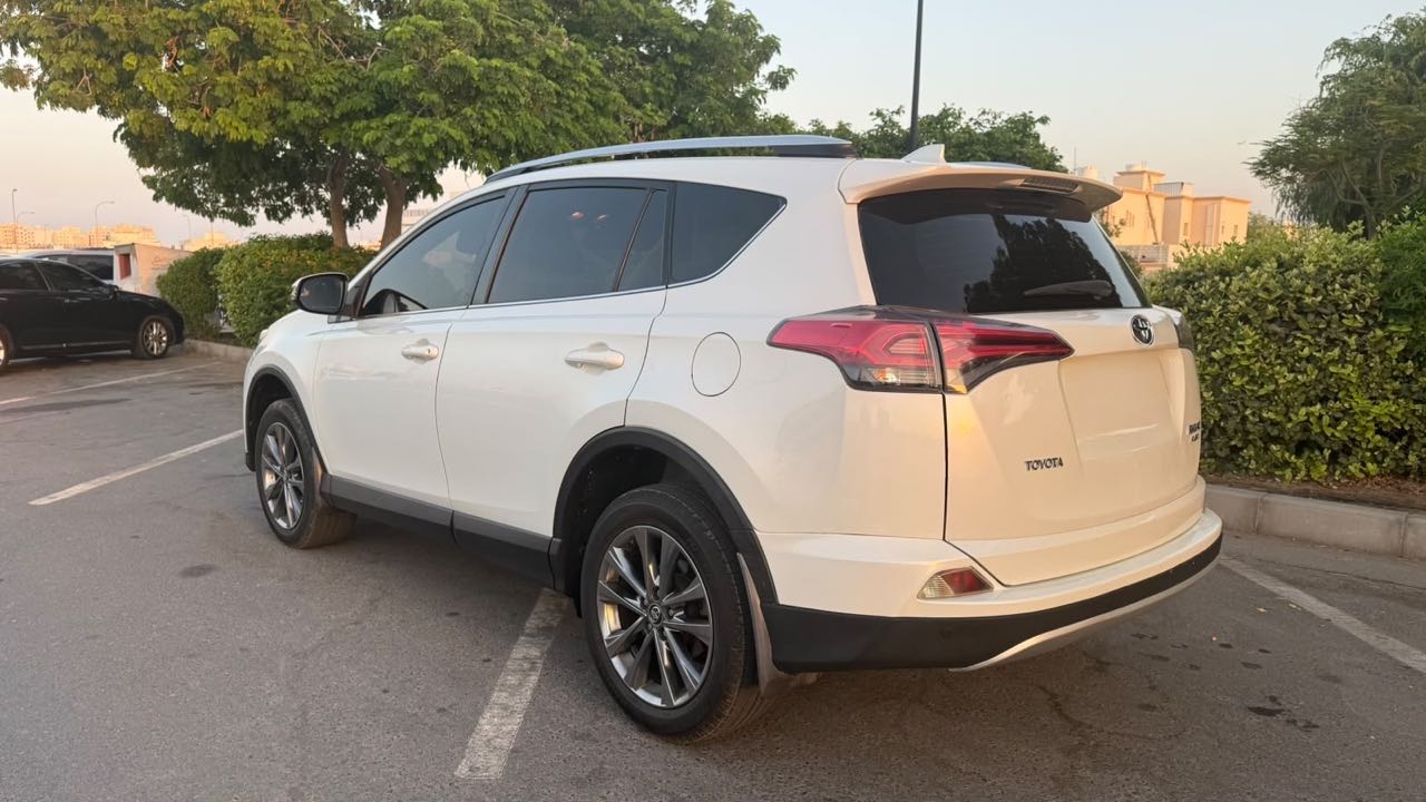 Car Image 2018 TOYOTA RAV4 VXR