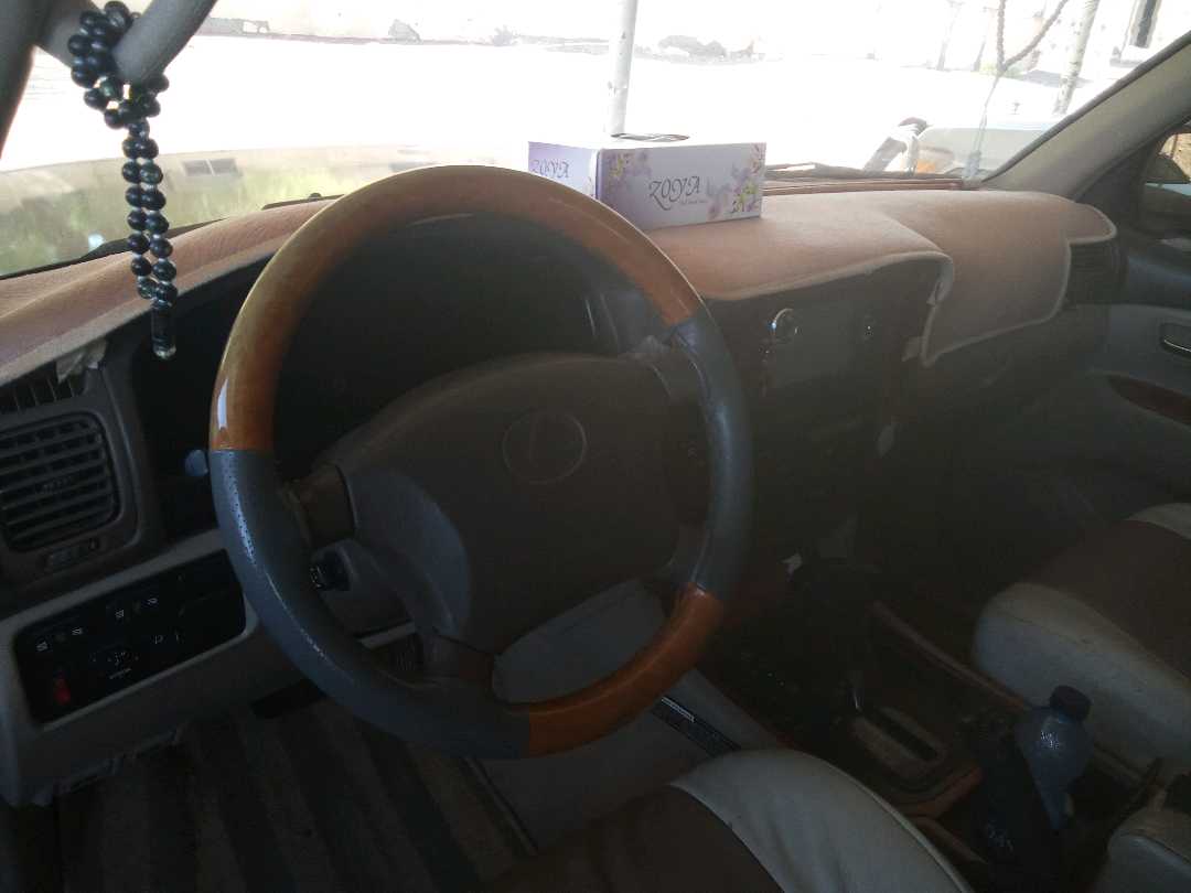 Car Image 1998 LEXUS LX 470