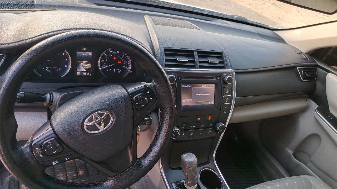 Car Image 2016 TOYOTA CAMRY LE