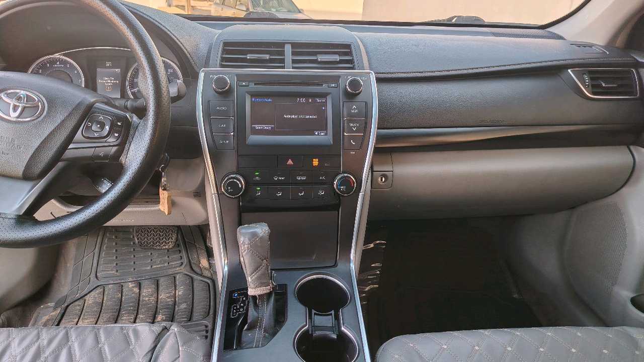Car Image 2016 TOYOTA CAMRY LE