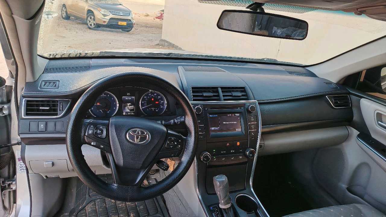 Car Image 2016 TOYOTA CAMRY LE