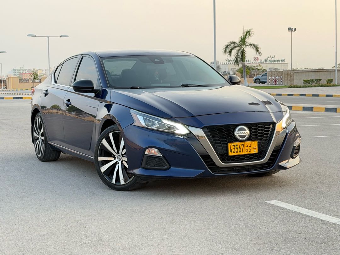 Car Image 2021 NISSAN ALTIMA SR