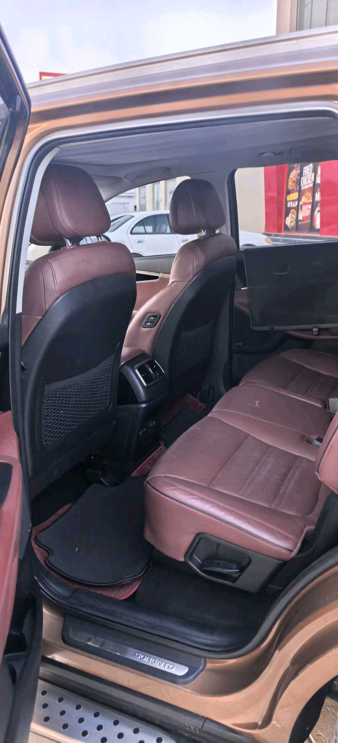Car Image 2017 KIA SORENTO EX