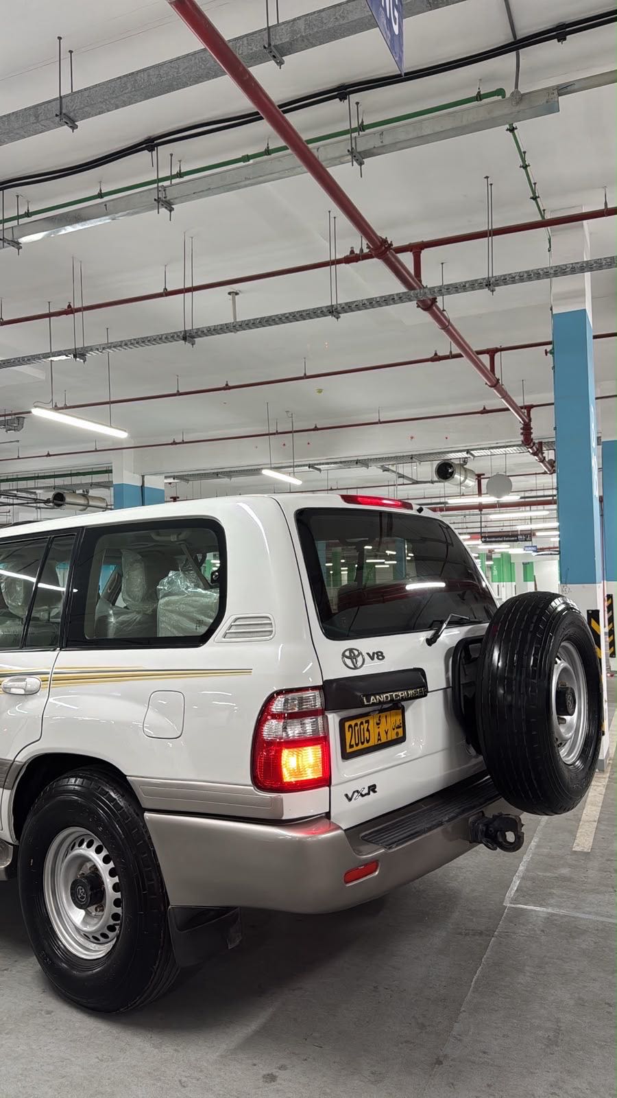 Car Image 2003 TOYOTA LAND CRUISER 