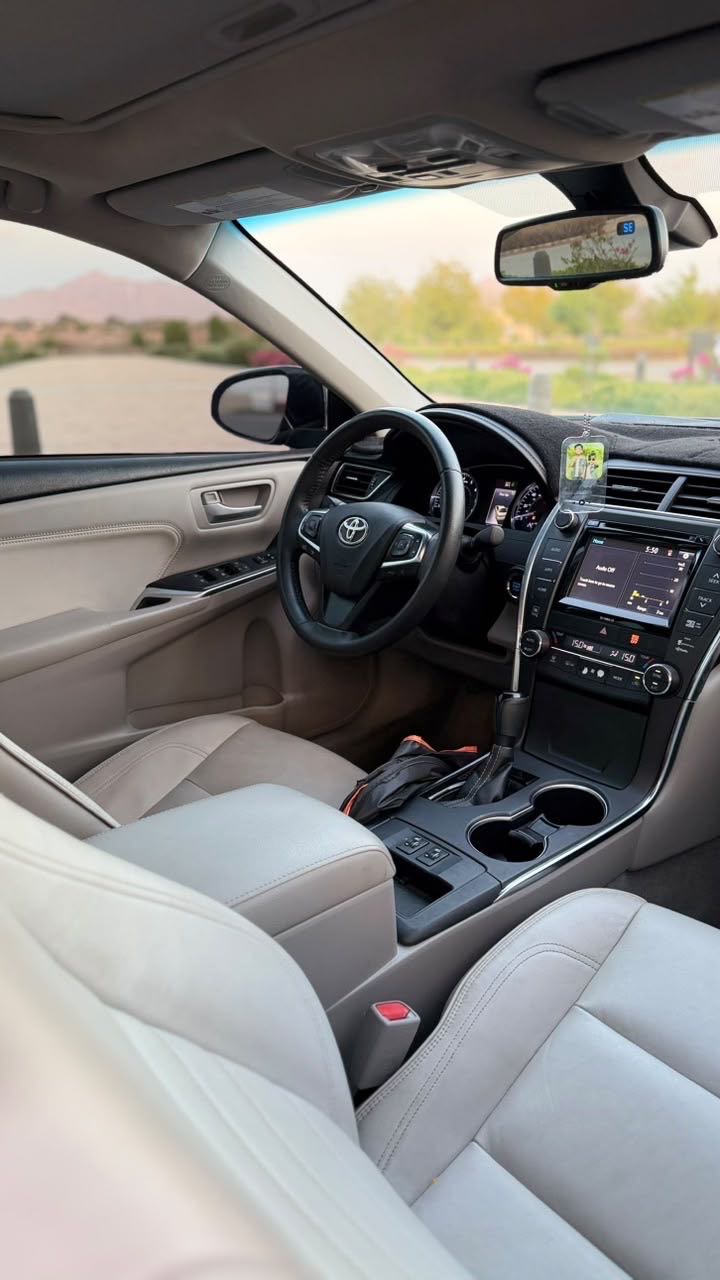 Car Image 2017 TOYOTA CAMRY XLE
