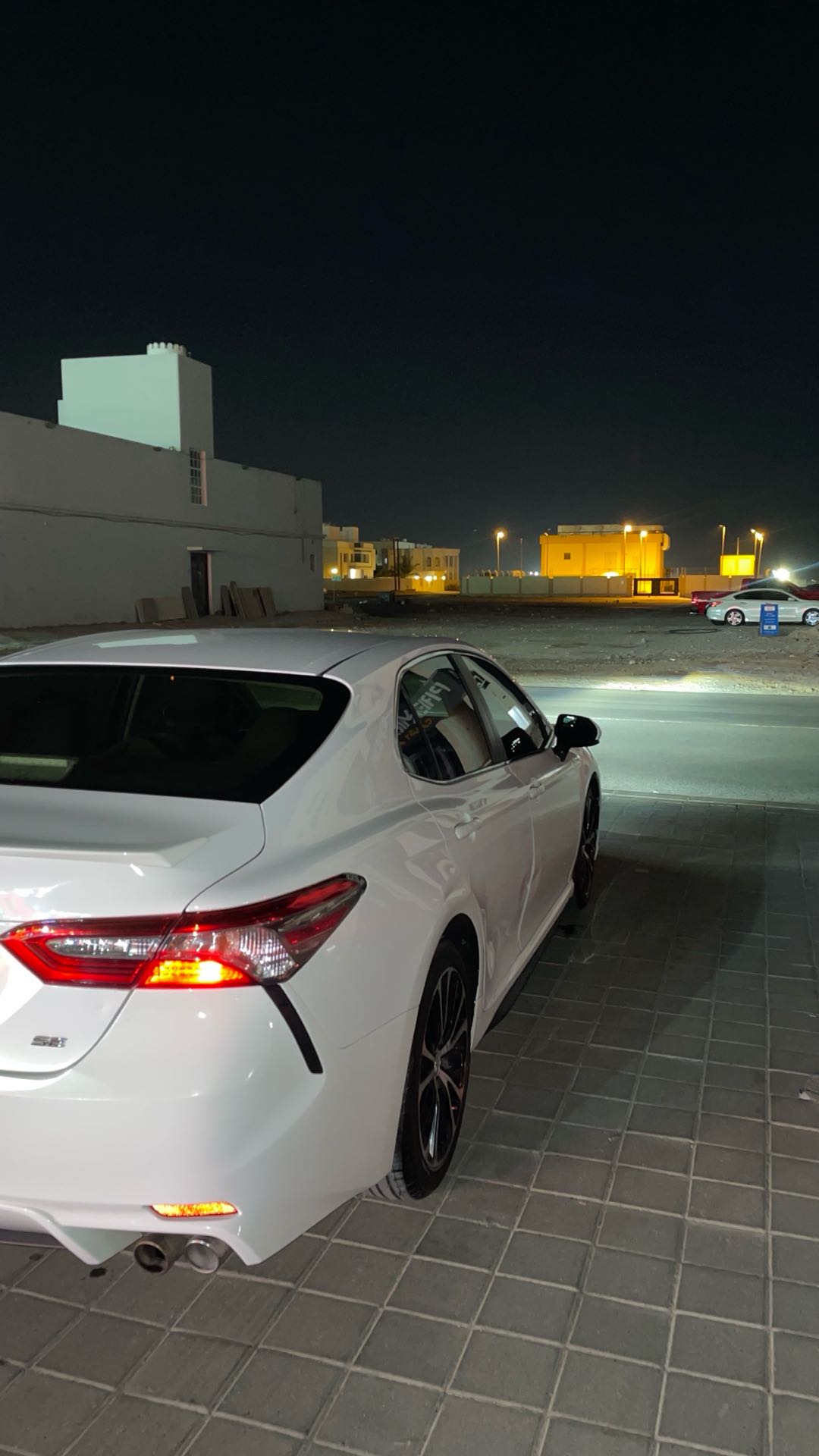 Car Image 2018 TOYOTA CAMRY SE