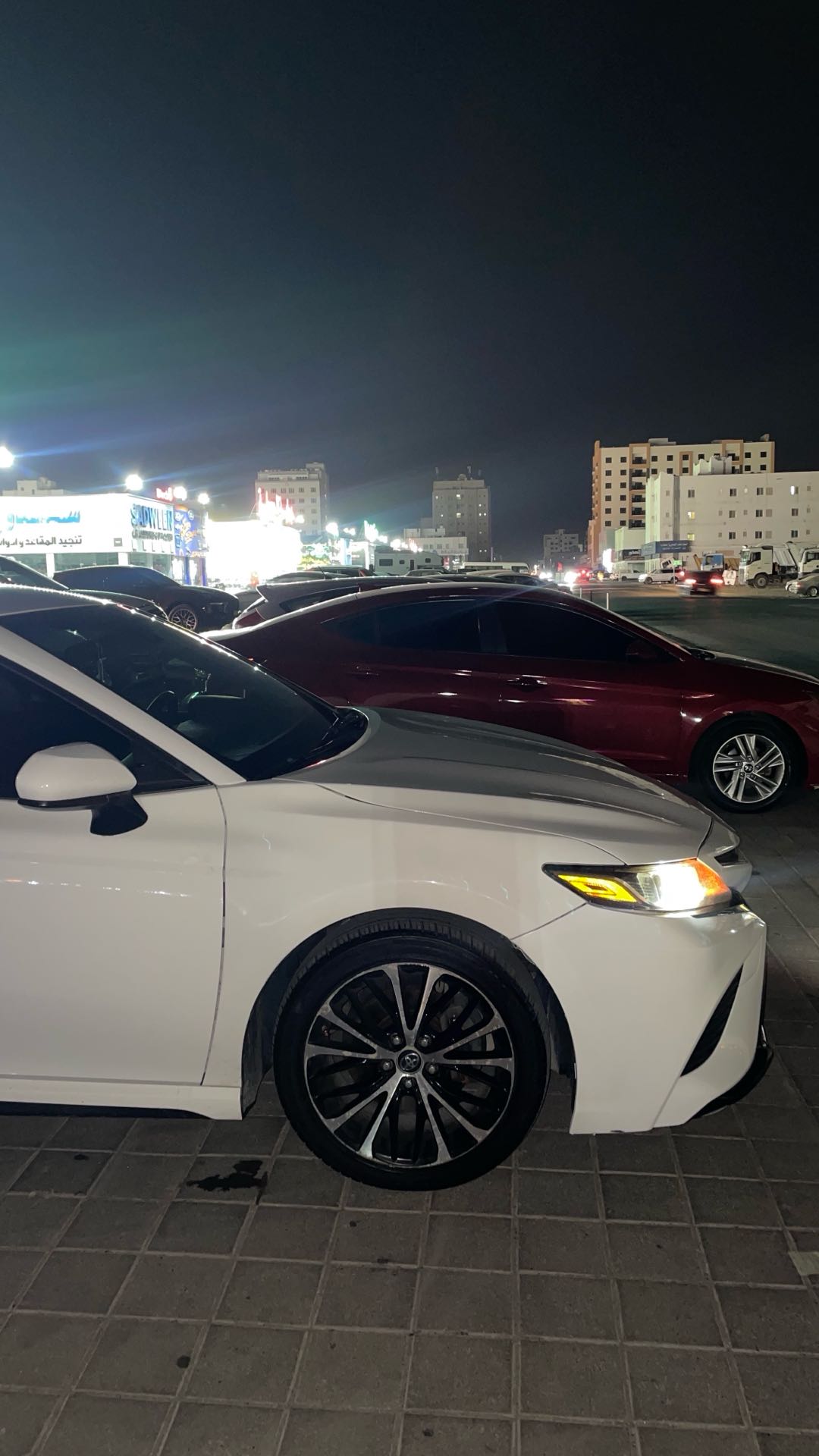 Car Image 2018 TOYOTA CAMRY SE