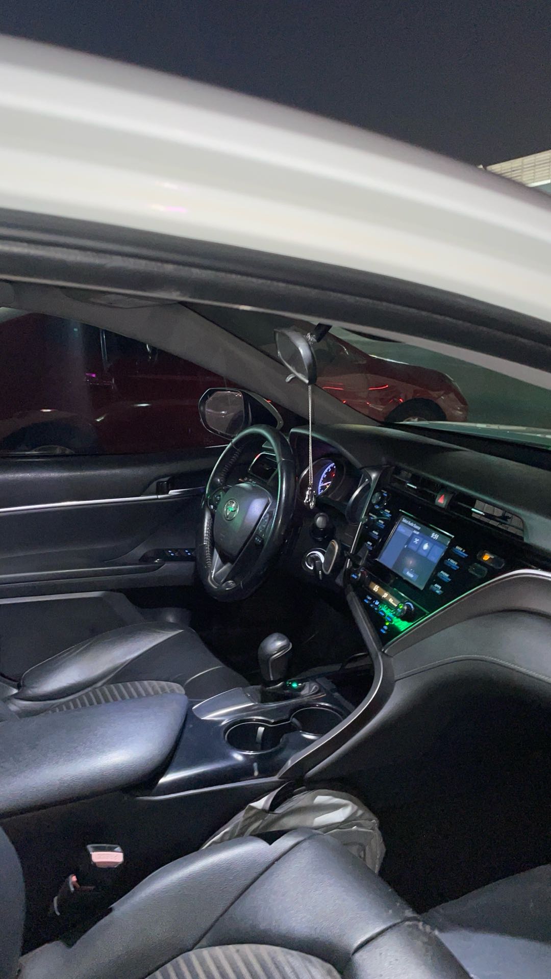 Car Image 2018 TOYOTA CAMRY SE