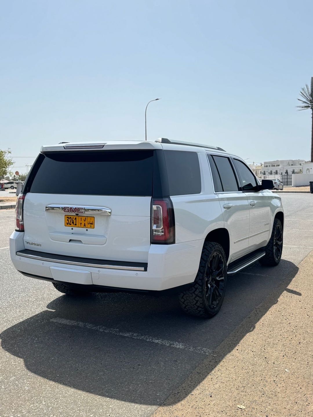 Car Image 2018 GMC YUKON Denali