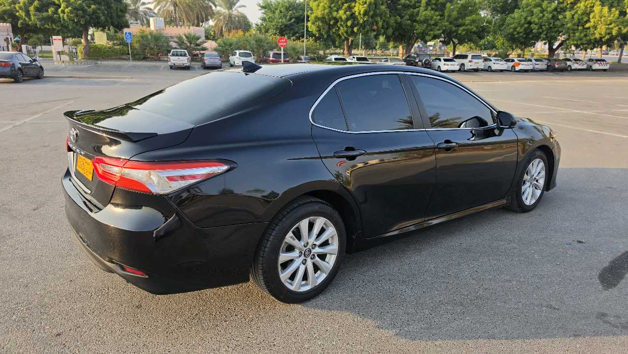 Car Image 2019 TOYOTA CAMRY LE