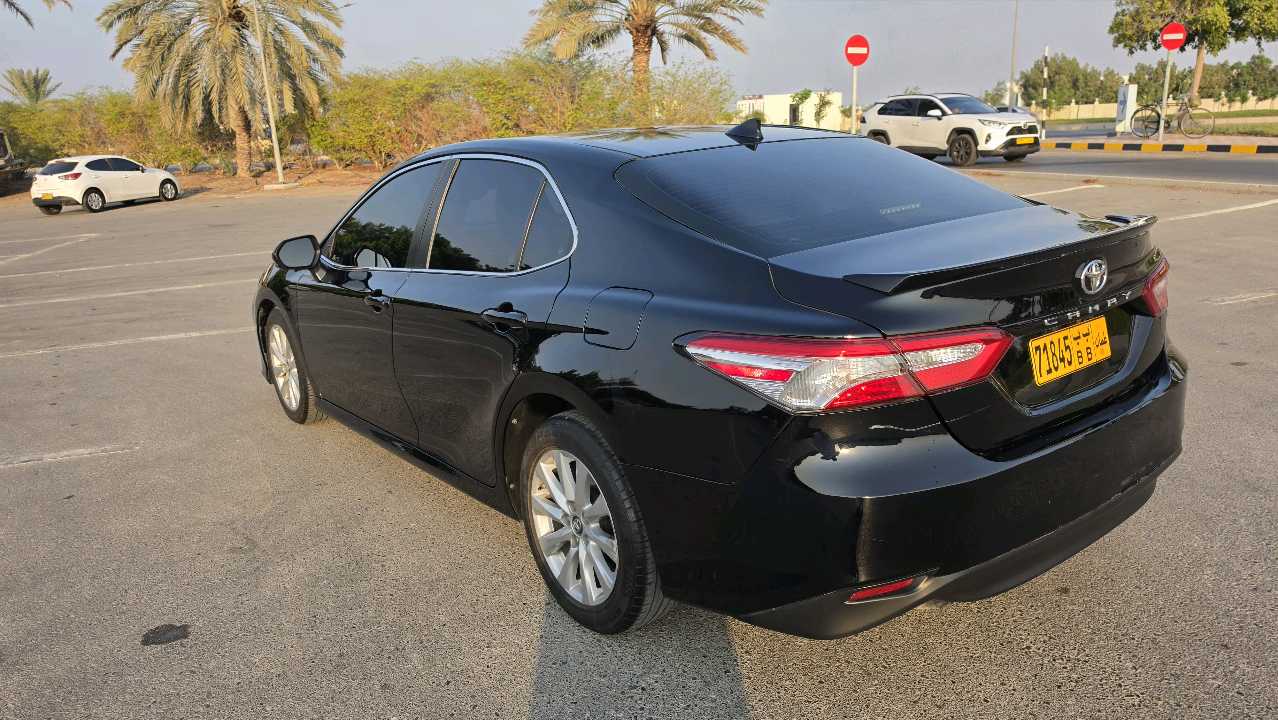 Car Image 2019 TOYOTA CAMRY LE