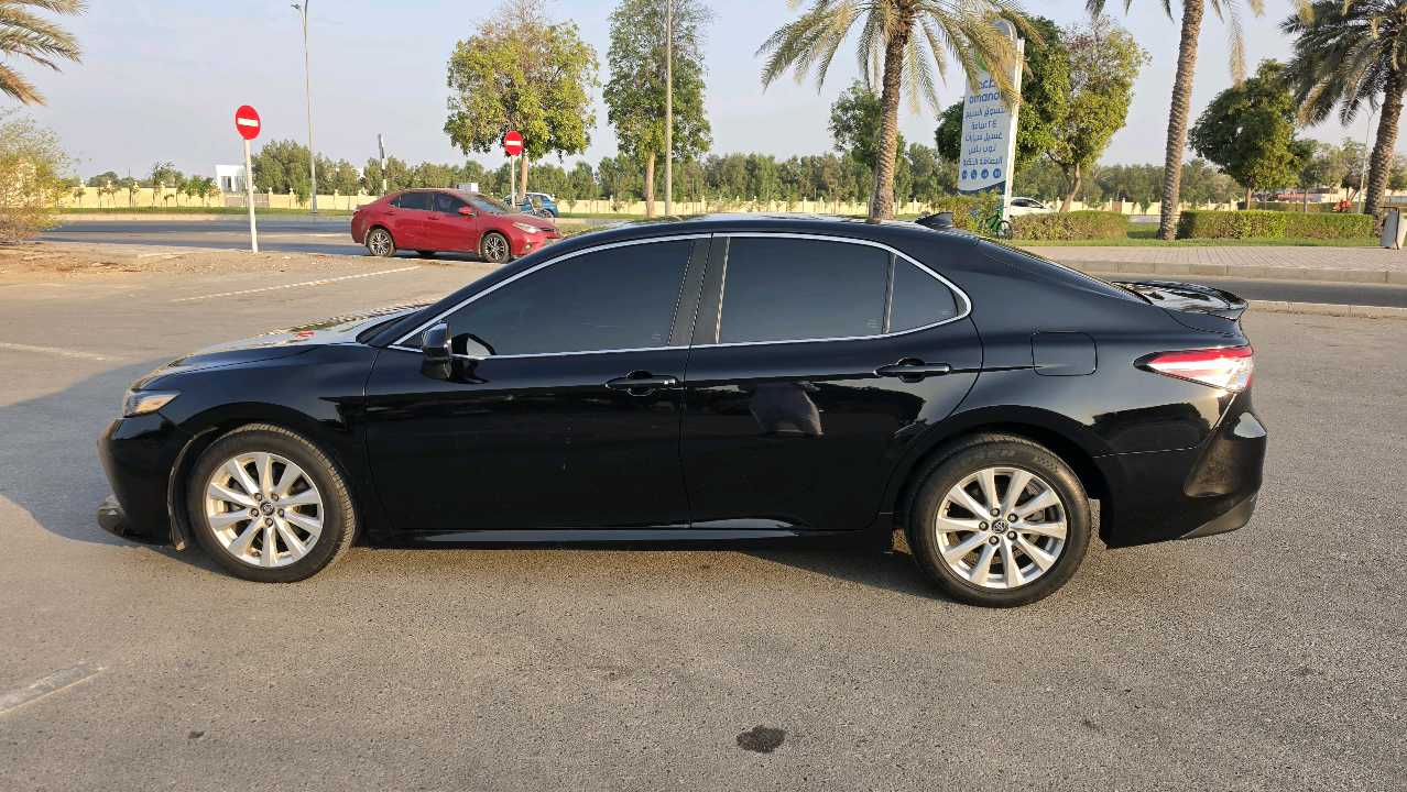 Car Image 2019 TOYOTA CAMRY LE