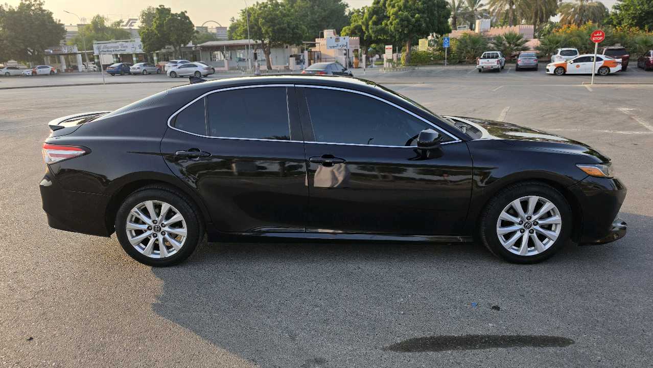 Car Image 2019 TOYOTA CAMRY LE