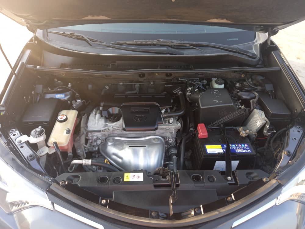 Car Image 2018 TOYOTA RAV4 XLE