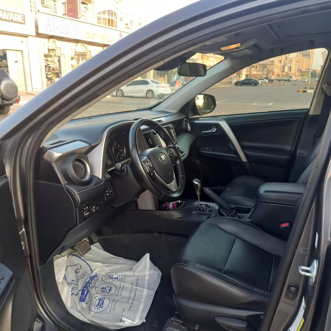 Car Image 2018 TOYOTA RAV4 XLE