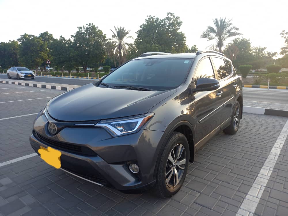 Car Image 2018 TOYOTA RAV4 XLE