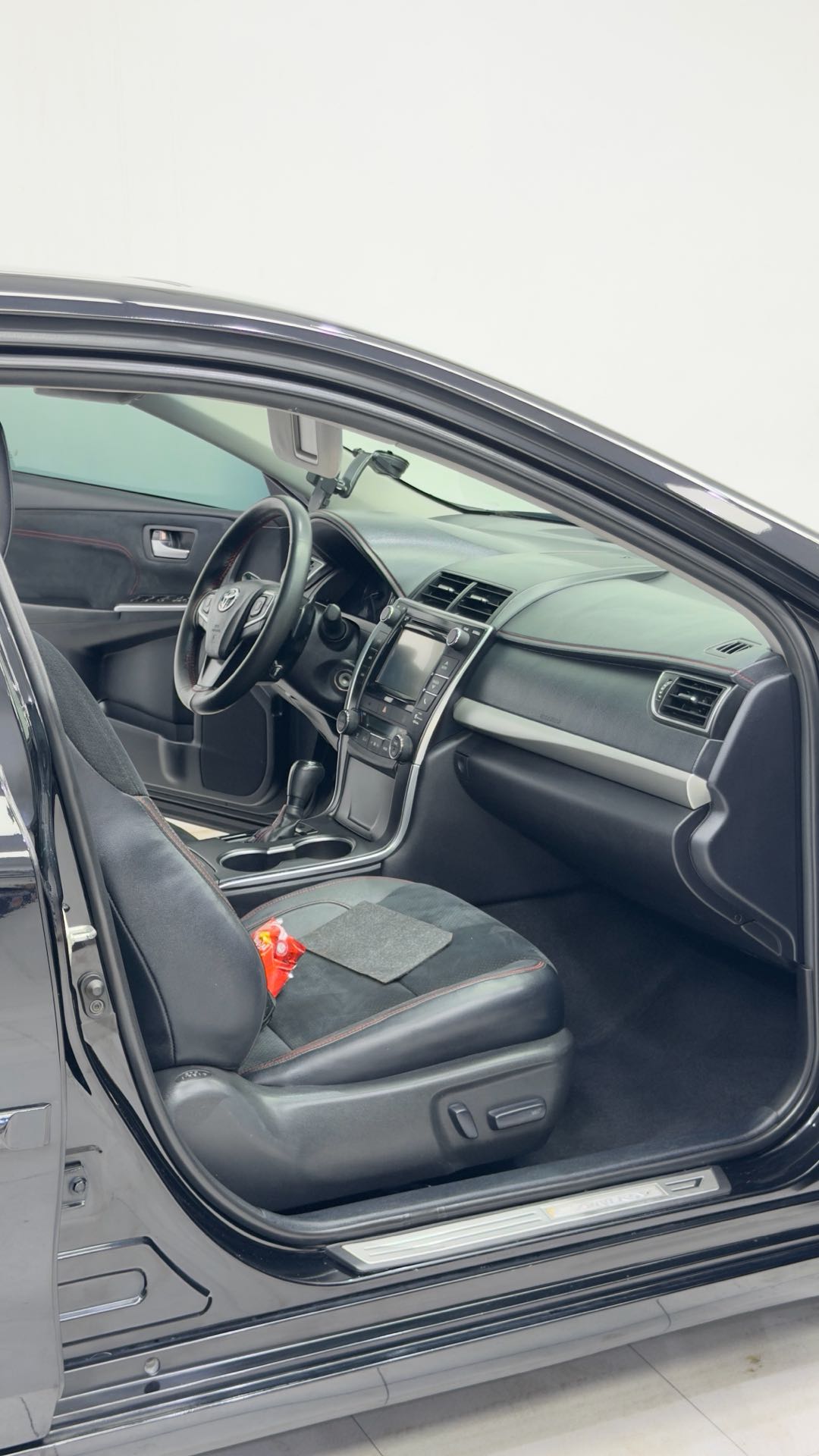 Car Image 2016 TOYOTA CAMRY XSE