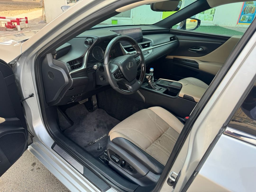 Car Image 2019 LEXUS ES 350