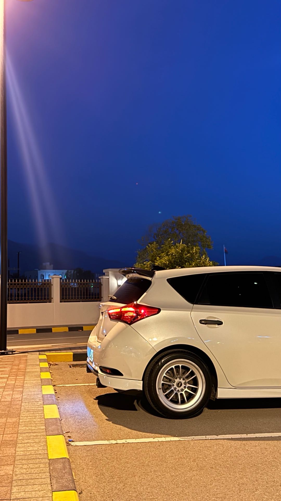 Car Image 2017 TOYOTA COROLLA XSE