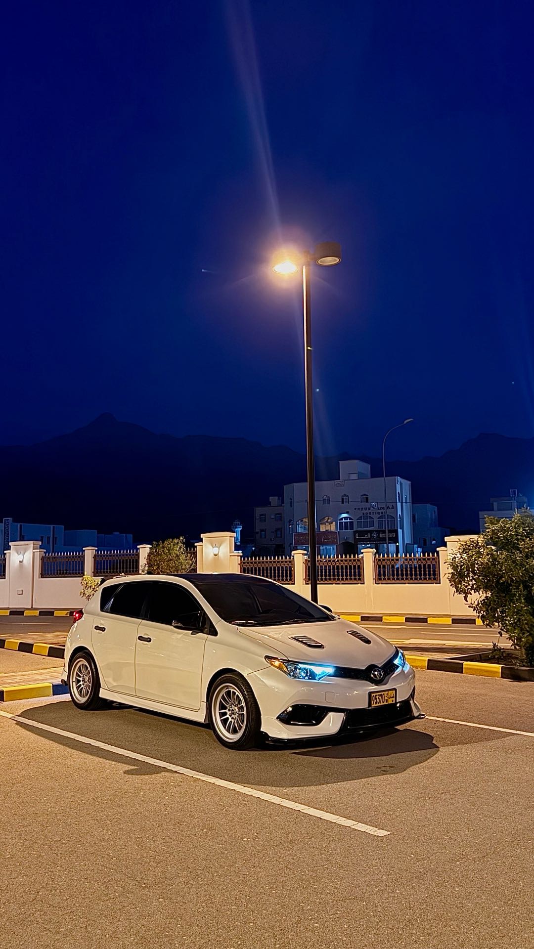 Car Image 2017 TOYOTA COROLLA XSE