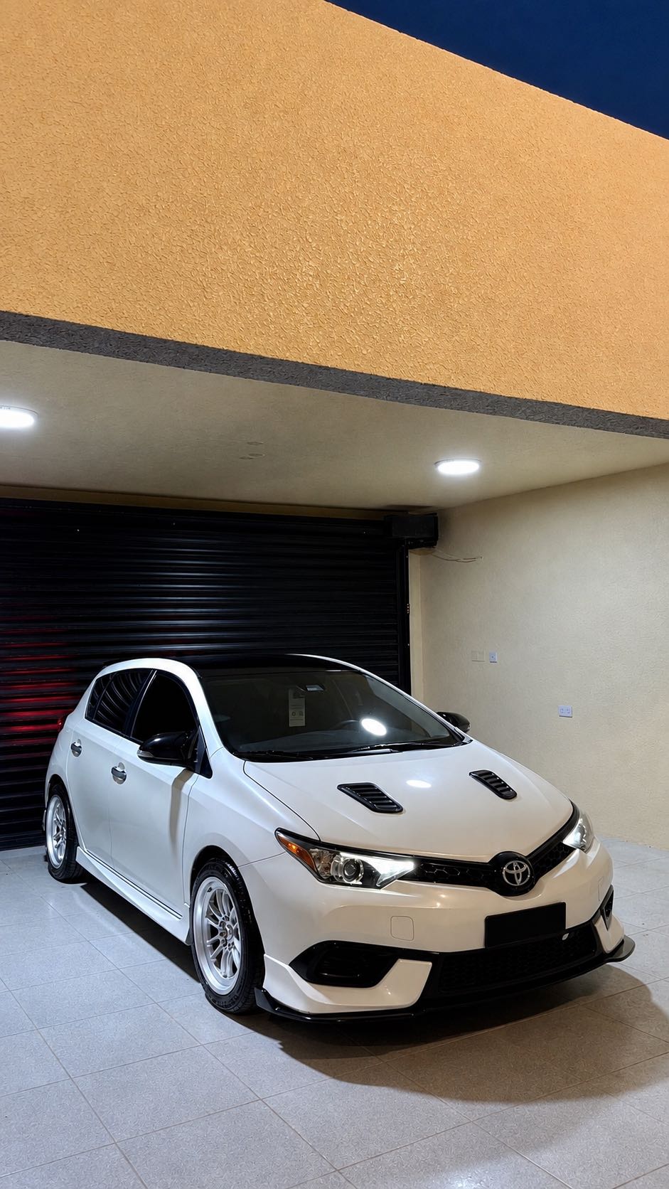 Car Image 2017 TOYOTA COROLLA XSE